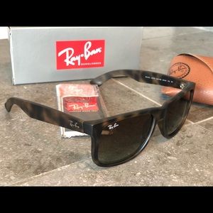 Ray Ban Justin RB4165 Sunglasses